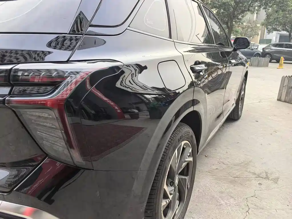 Hongqi HS3 PHEV 2025 117km