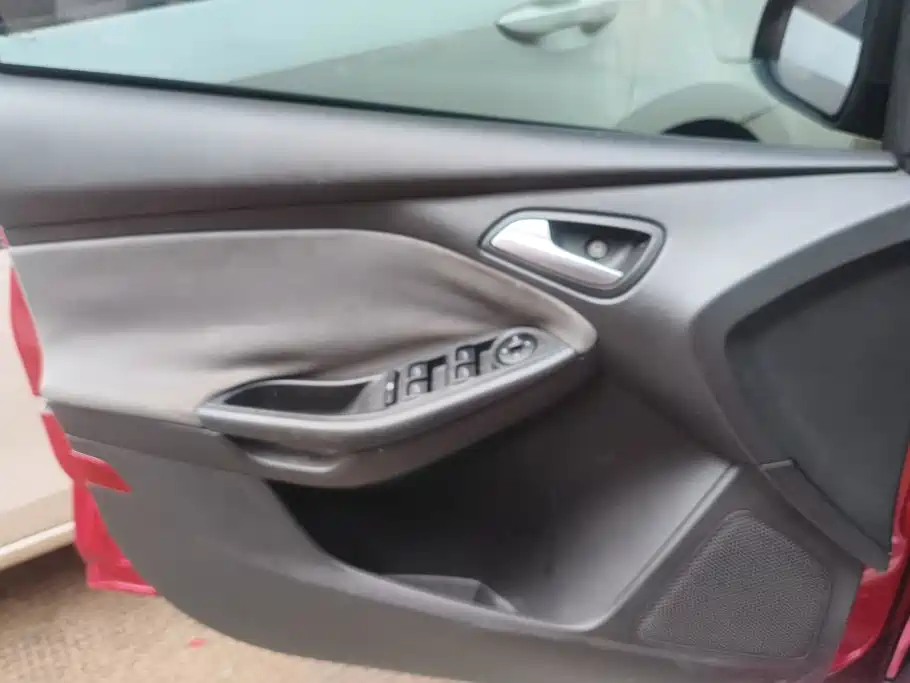 Ford Focus — миниатюра 7
