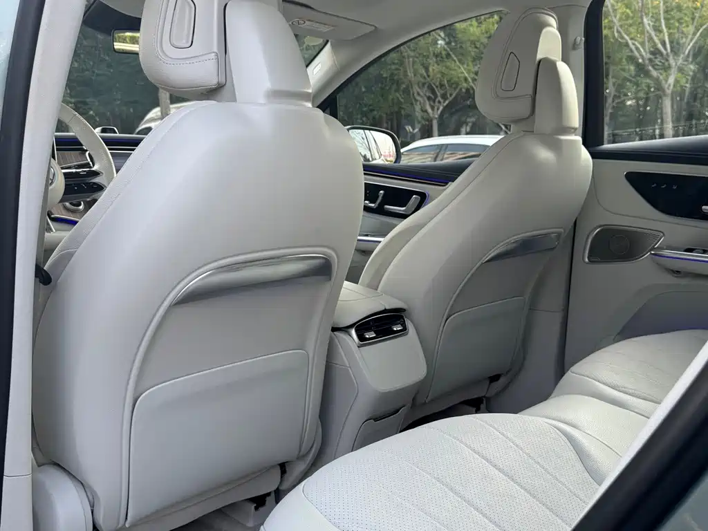 Mercedes-Benz EQE SUV — миниатюра 18