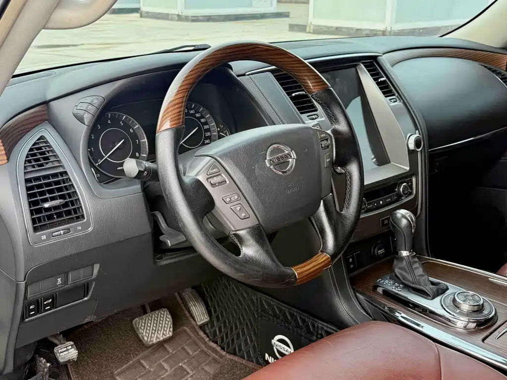 Nissan Patrol — миниатюра 11