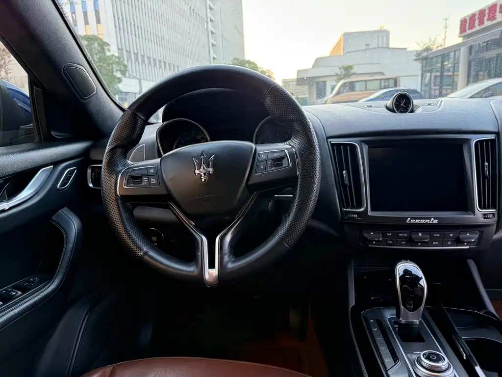 MASERATI LEVANTE