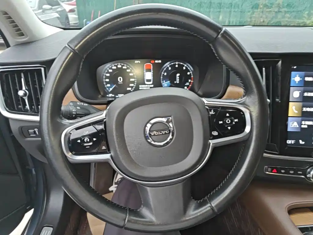 Volvo S90 — миниатюра 11