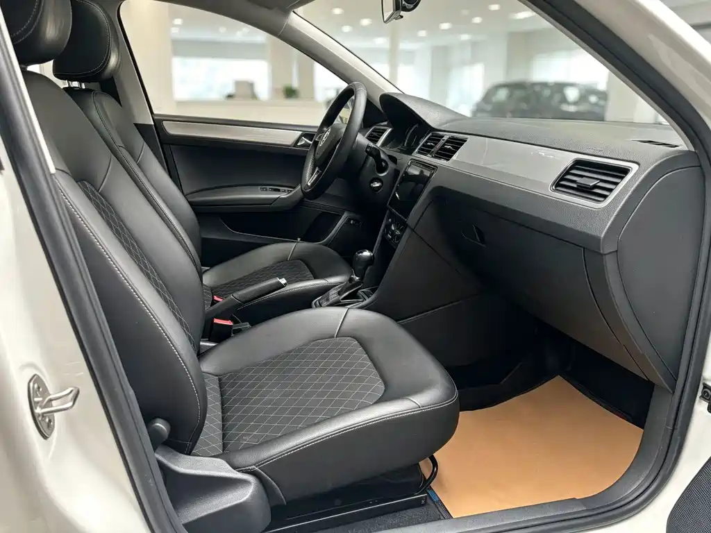 Skoda Rapid — миниатюра 6