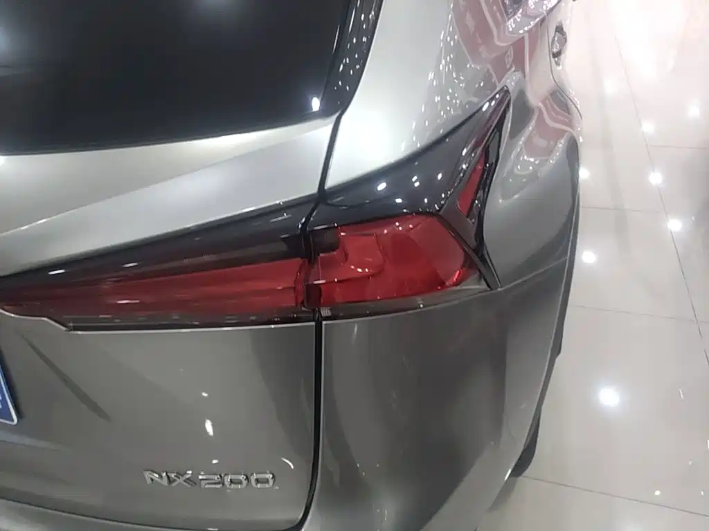 Lexus NX — миниатюра 8