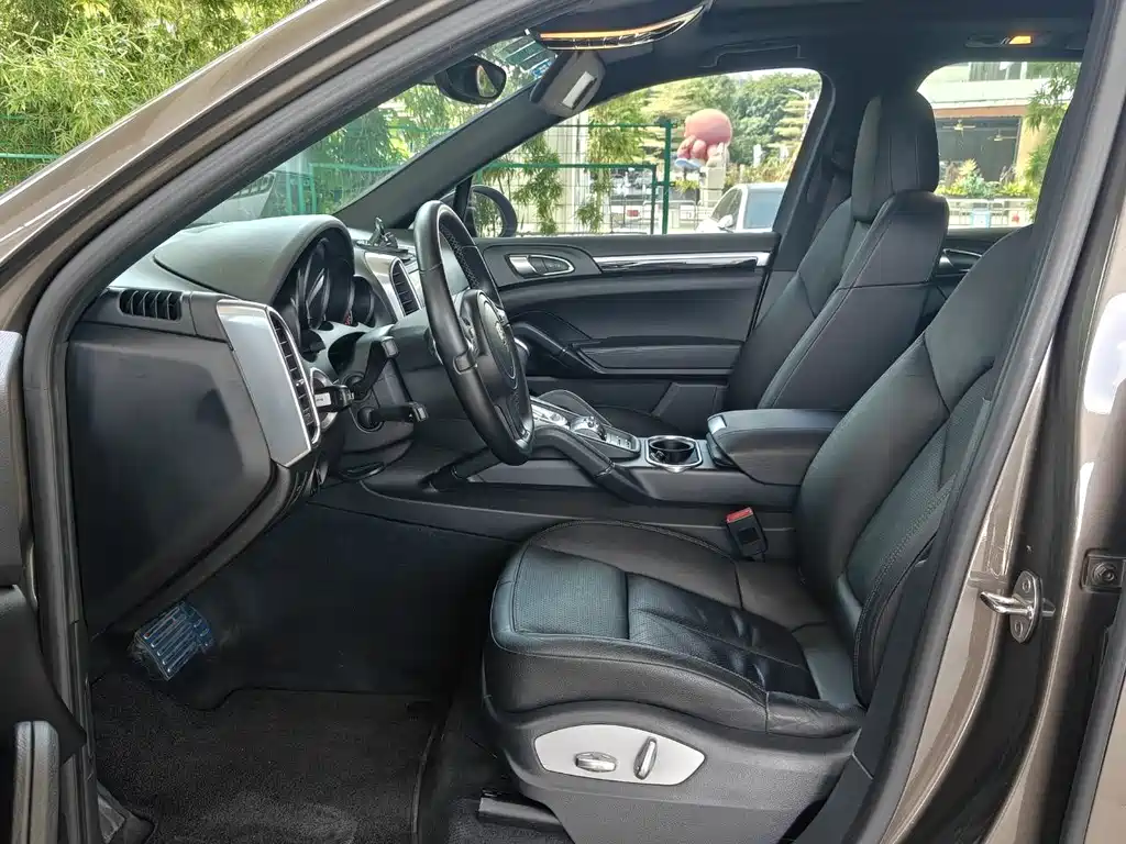 Porsche Cayenne — миниатюра 6