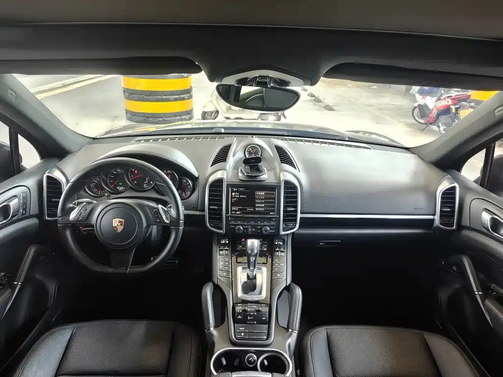 Porsche Cayenne — миниатюра 8