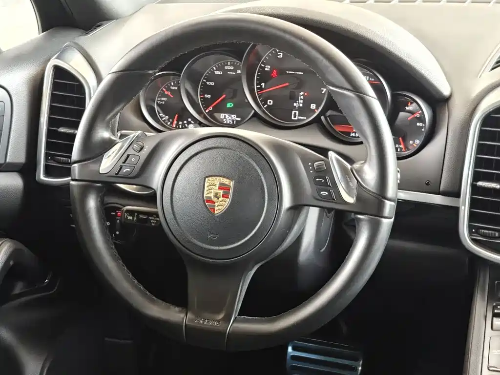 Porsche Cayenne — миниатюра 9