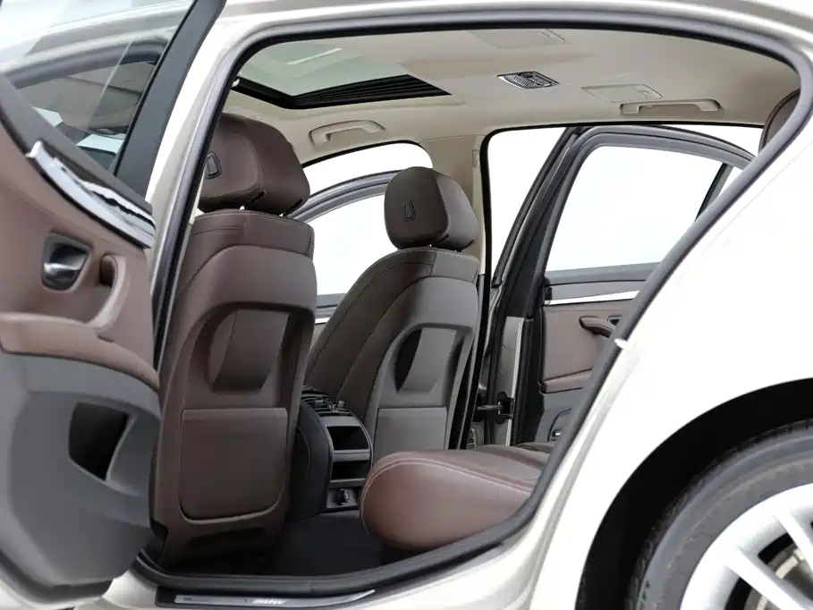 BMW 5 Series — миниатюра 6