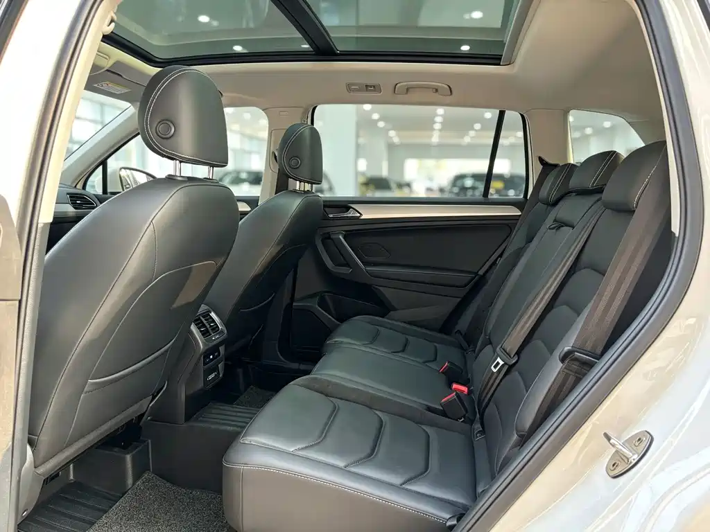 Volkswagen Tiguan L — миниатюра 5