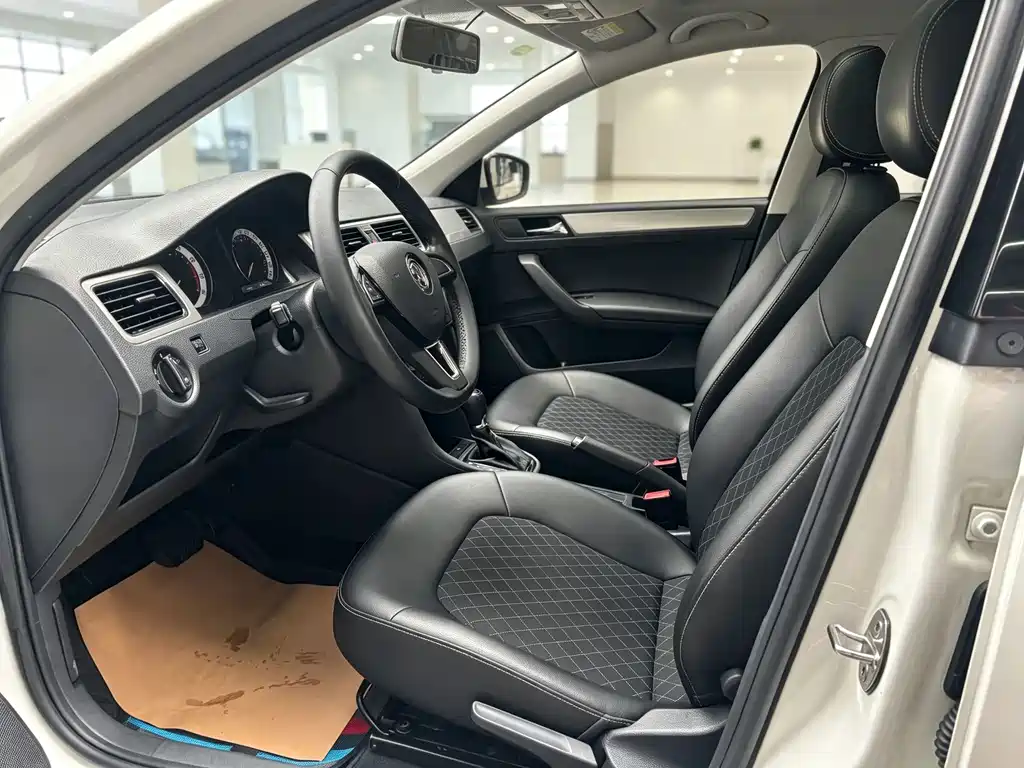Skoda Rapid — миниатюра 4