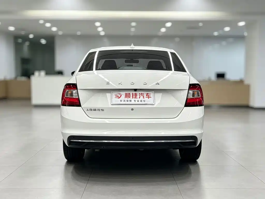 Skoda Rapid — миниатюра 10