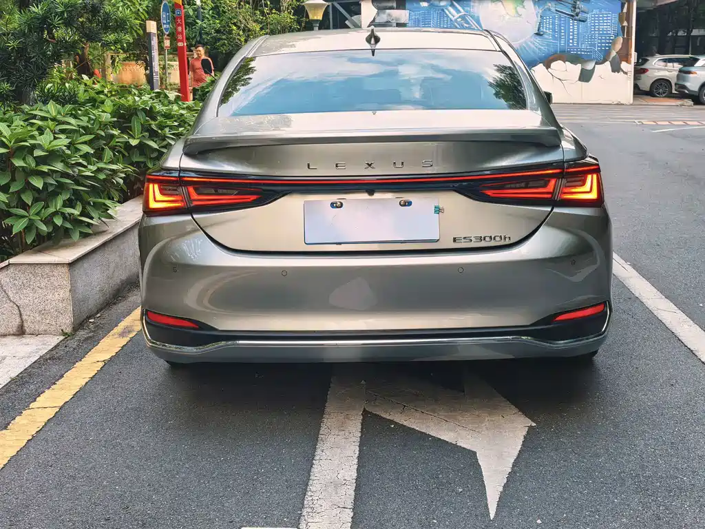 Lexus ES — миниатюра 11