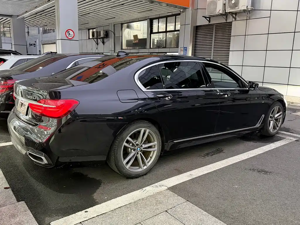 BMW 7 Series — миниатюра 5