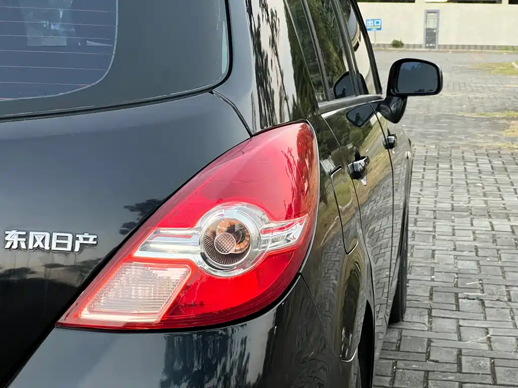 Nissan Tiida — миниатюра 9