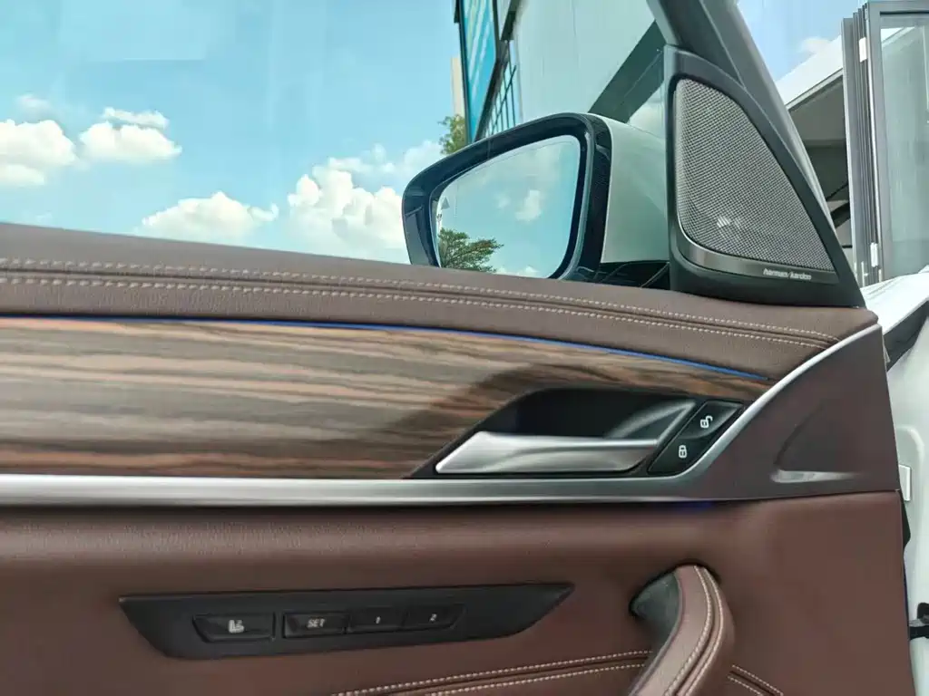 BMW 5 Series — миниатюра 8