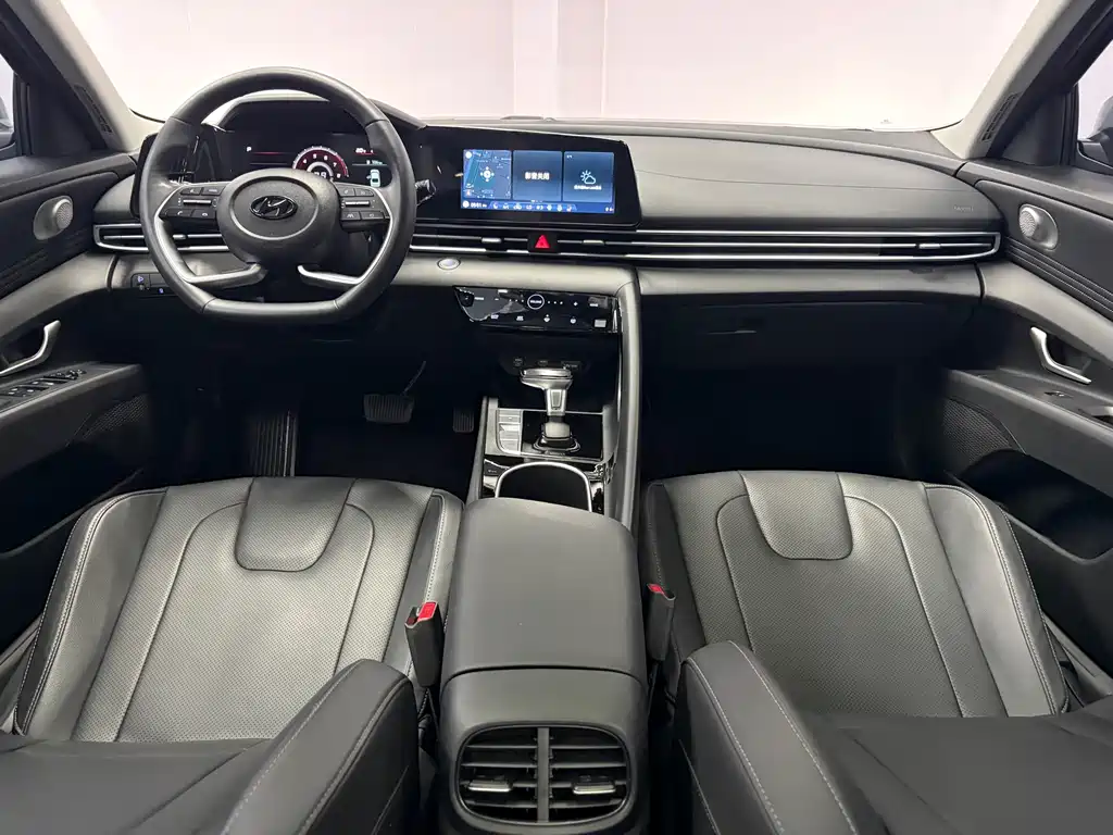 Hyundai Elantra — миниатюра 11