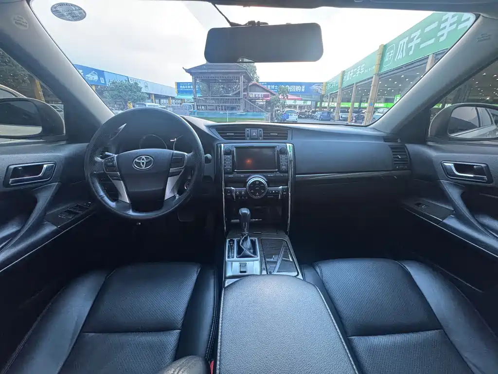 Toyota Reiz — миниатюра 6
