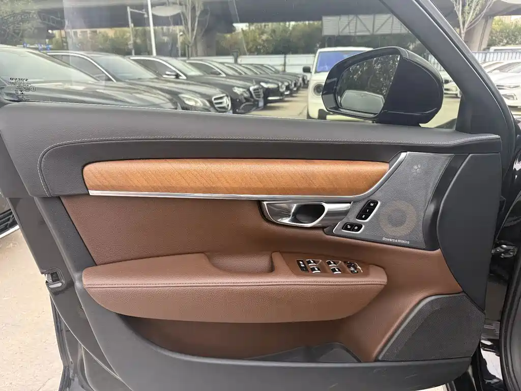 Volvo S90 PHEV — миниатюра 4