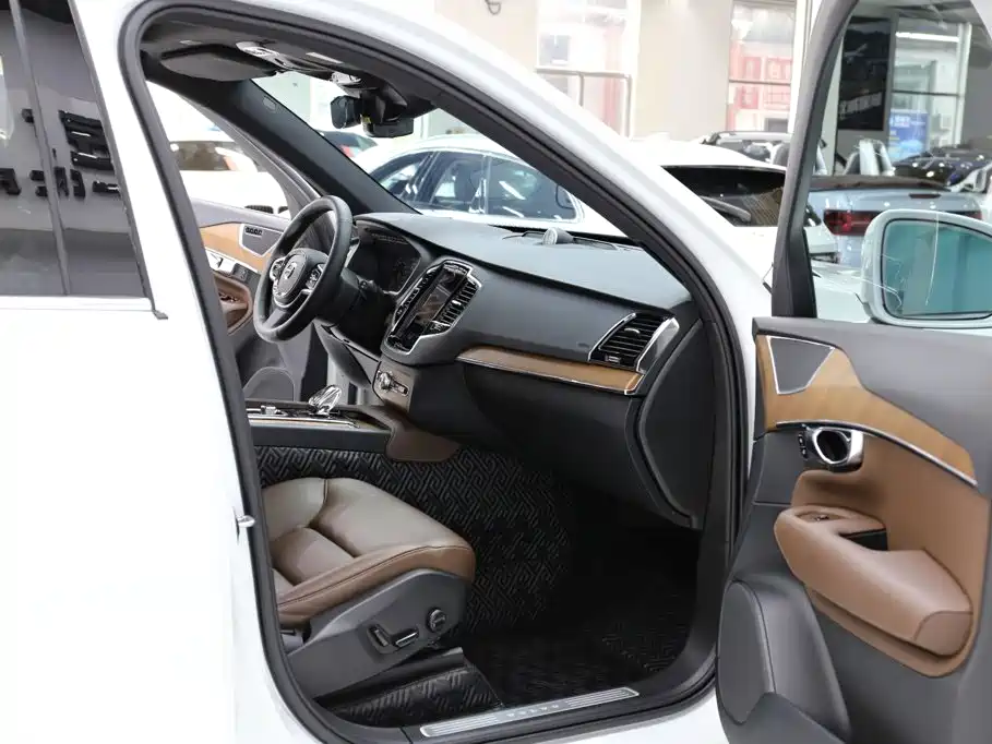 Volvo XC90 — миниатюра 20