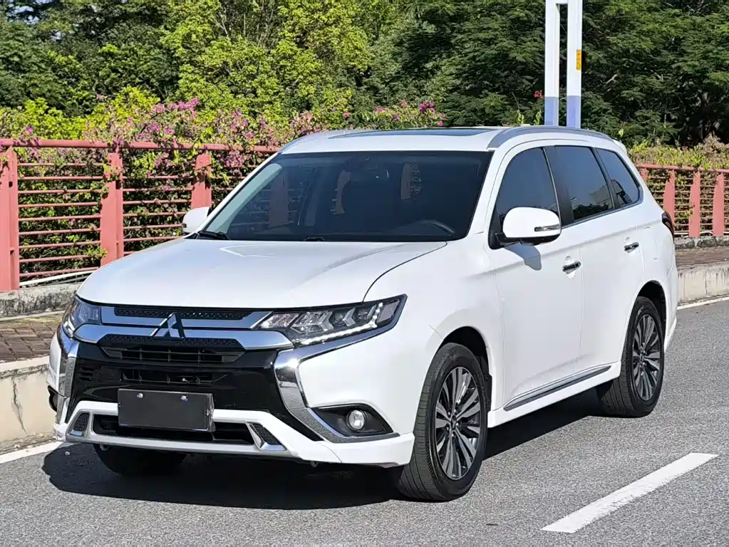 Mitsubishi Outlander 2021