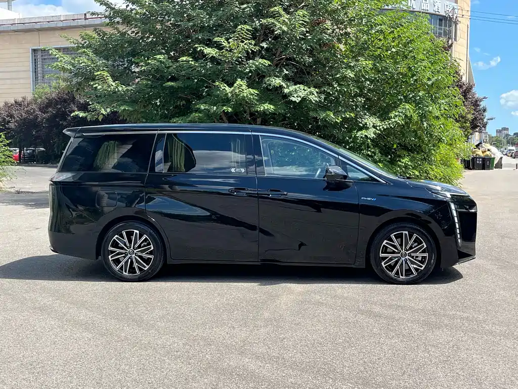 GAC Motor Trumpchi E8 PHEV — миниатюра 7
