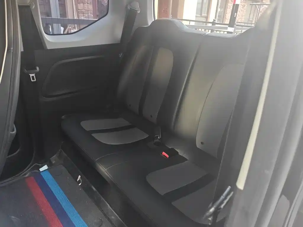 Wuling MINIEV — миниатюра 13