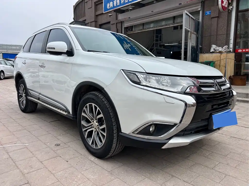 Mitsubishi Outlander — миниатюра 3