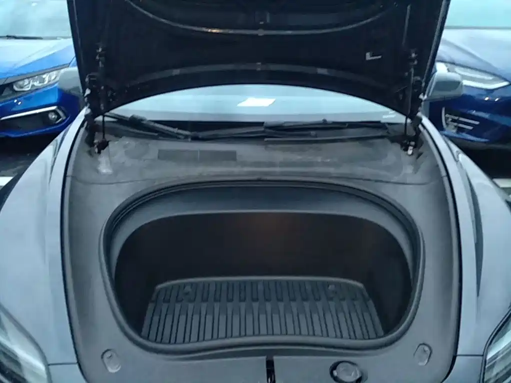 Tesla Model 3 — миниатюра 20