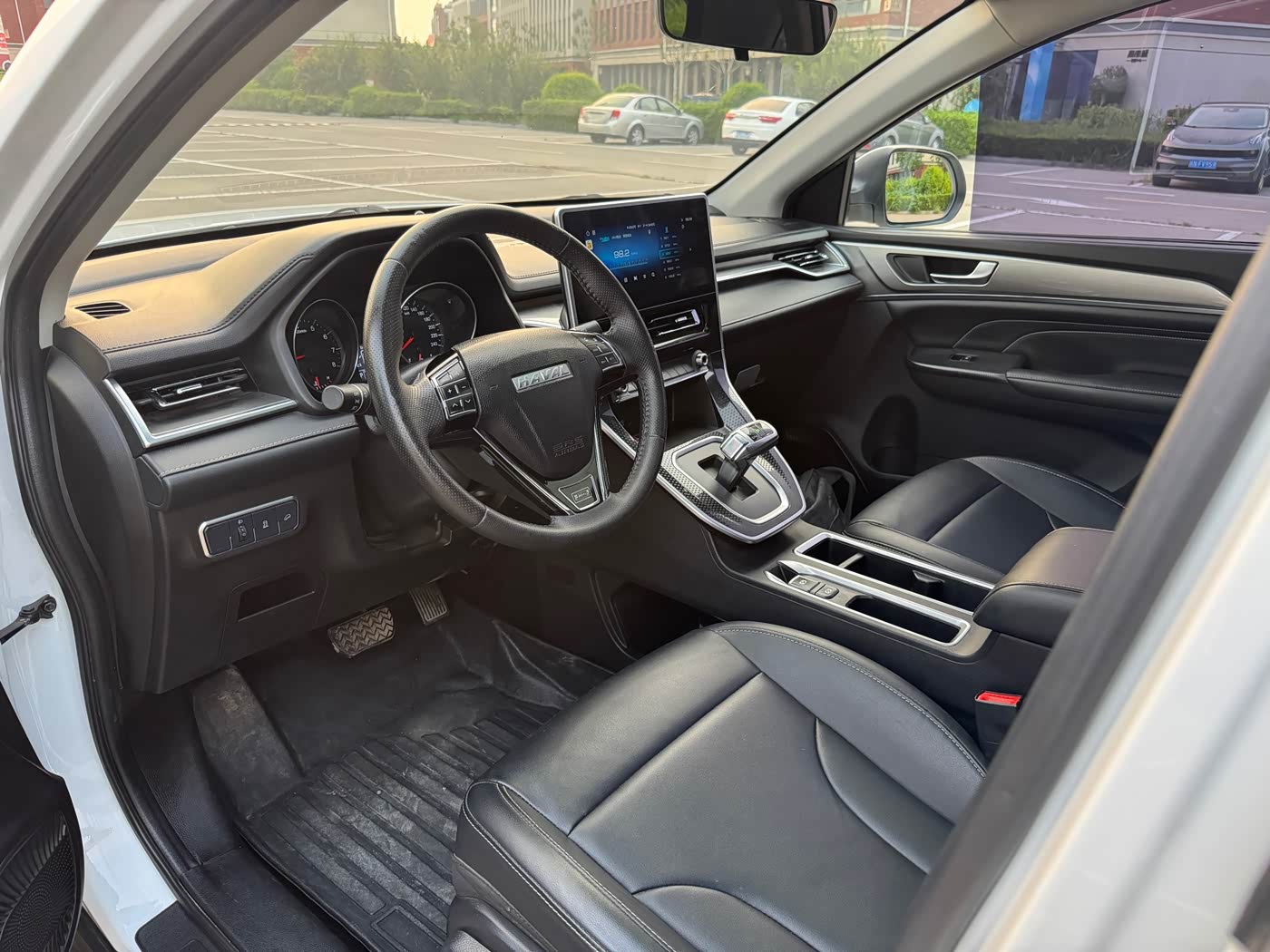 Haval Haval M6 1.5 л 2022 г. Белый, пробег 40000 км