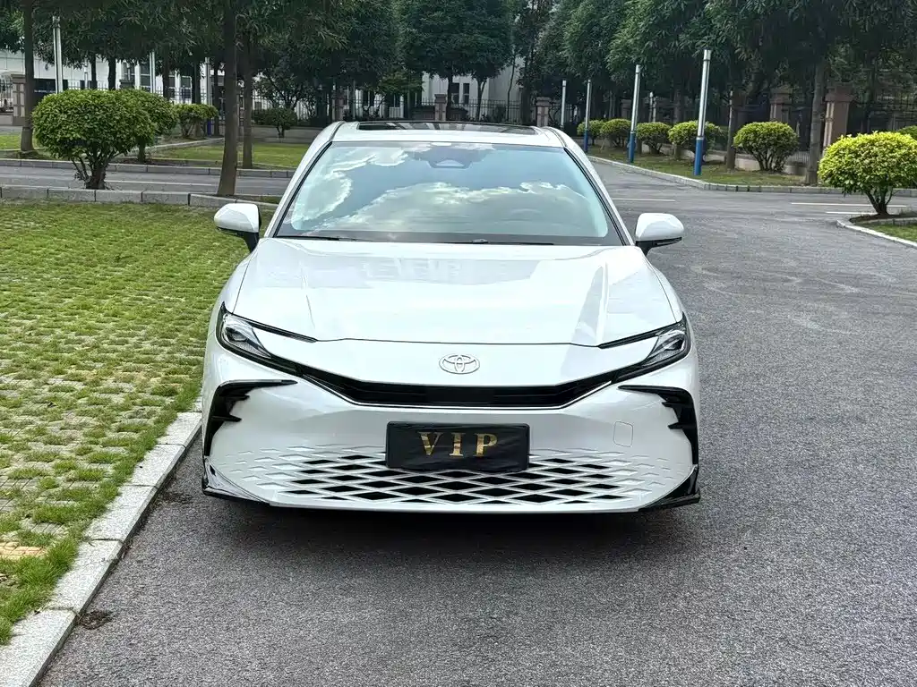 Toyota Camry — миниатюра 3