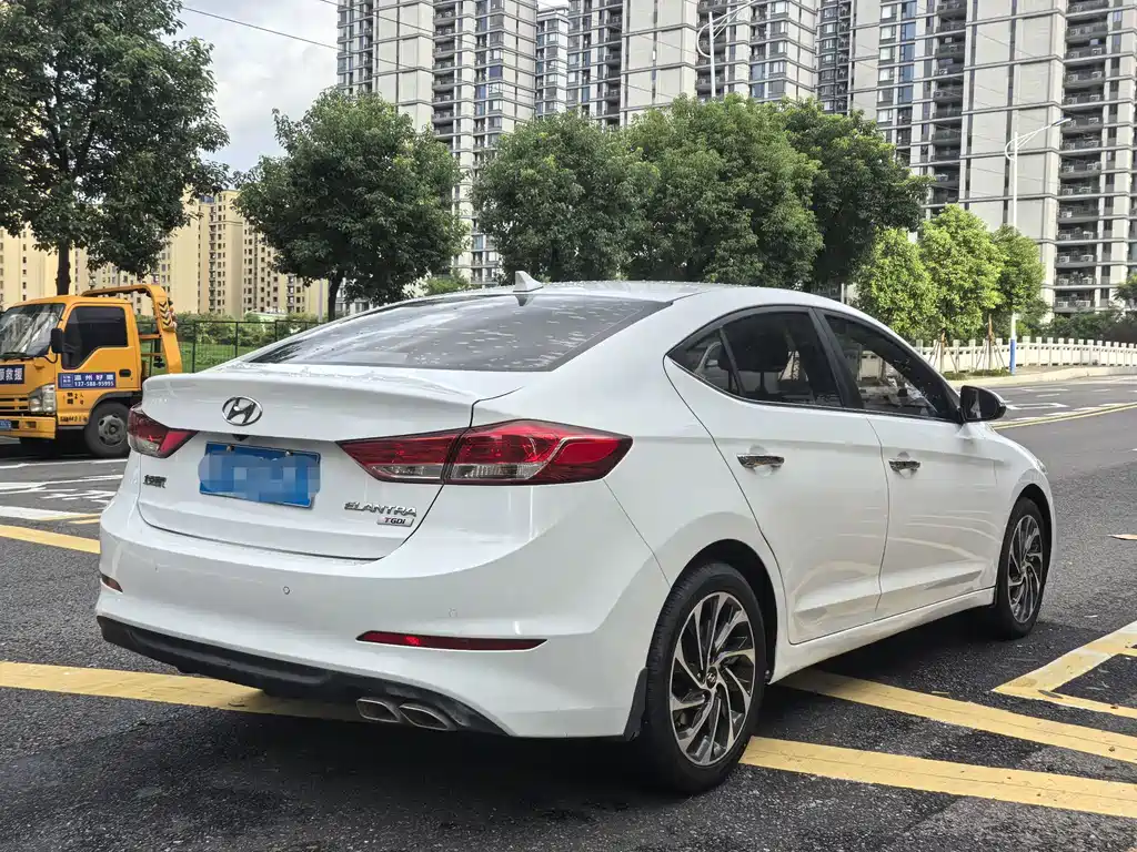 Hyundai Elantra — миниатюра 4