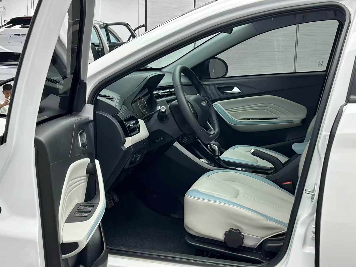 CHERY Tiggo 3x 1.5 л 2022 г. Белый, пробег 39000 км