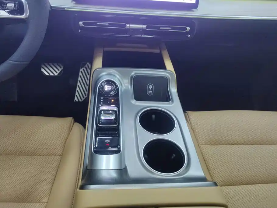GAC Motor Trumpchi E8 PHEV — миниатюра 16