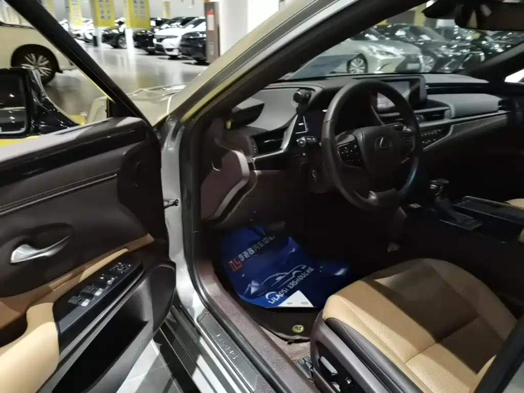 Lexus ES — миниатюра 16