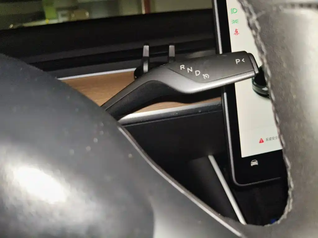 Tesla Model 3 — миниатюра 10