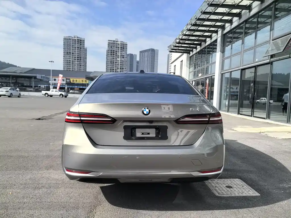 BMW 5 Series — миниатюра 15