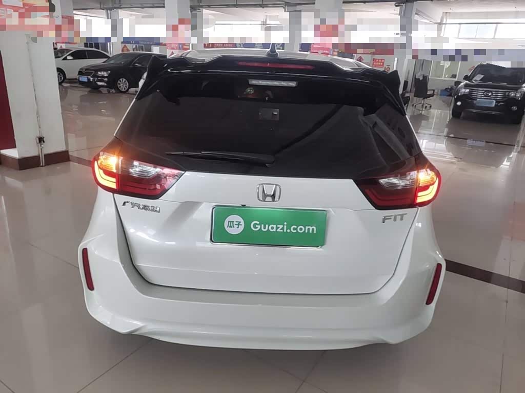 Honda Fit 1.5 л 2024 г. Белый, пробег 35700 км