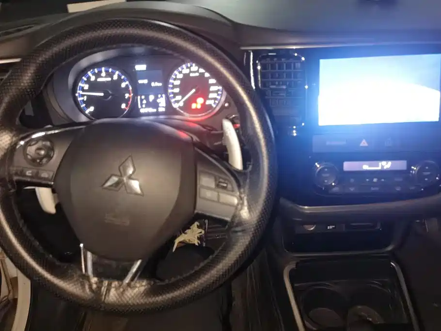 Mitsubishi Outlander — миниатюра 12