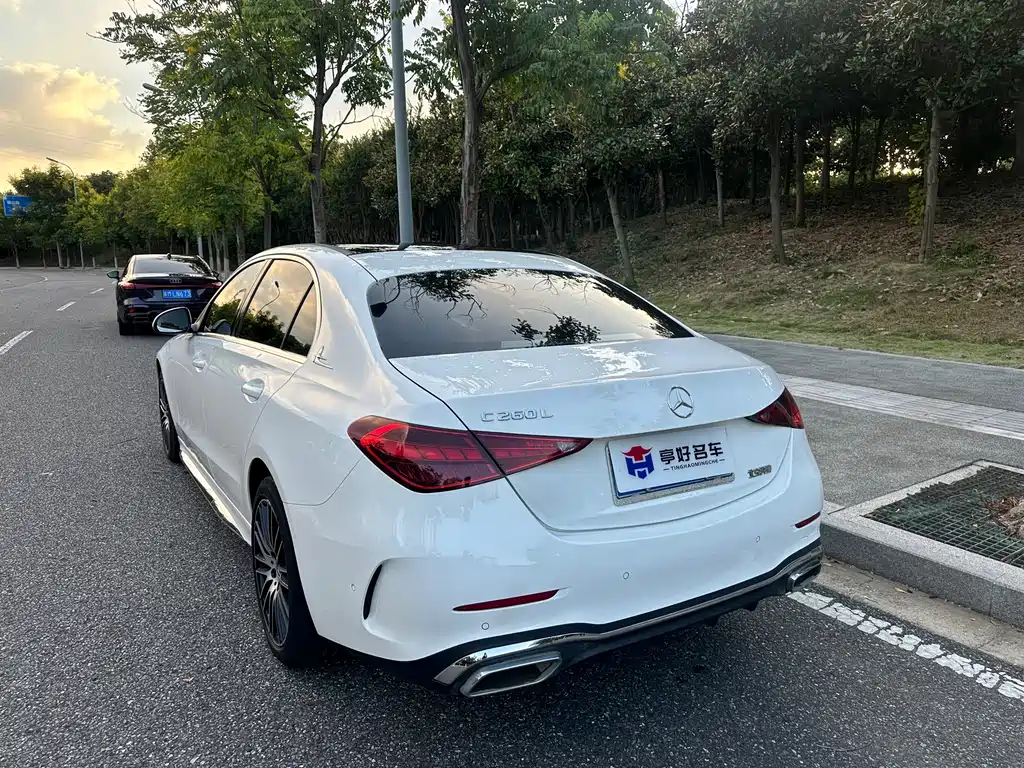 Mercedes-Benz C-Class — миниатюра 7