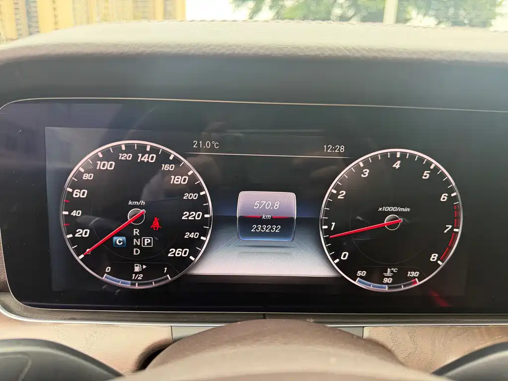 Mercedes-Benz E-Class — миниатюра 4