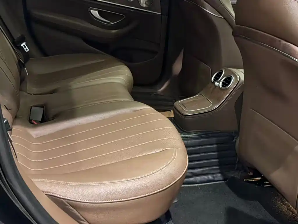 Mercedes-Benz E-Class — миниатюра 5