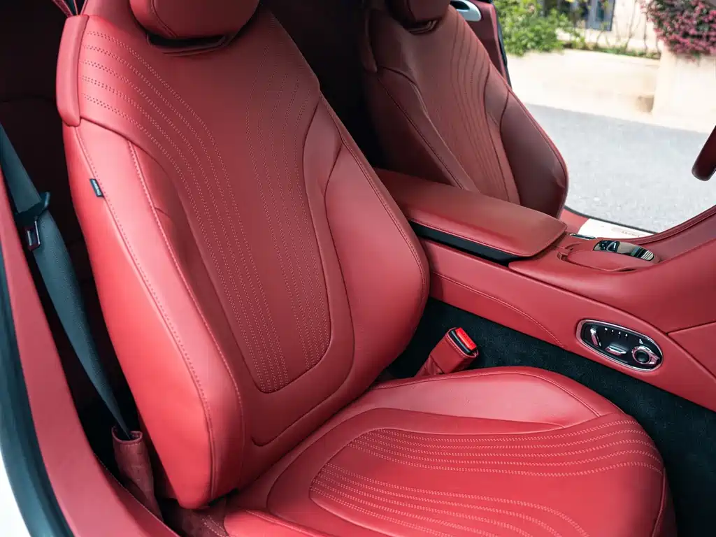 Aston Martin DB11 — миниатюра 13