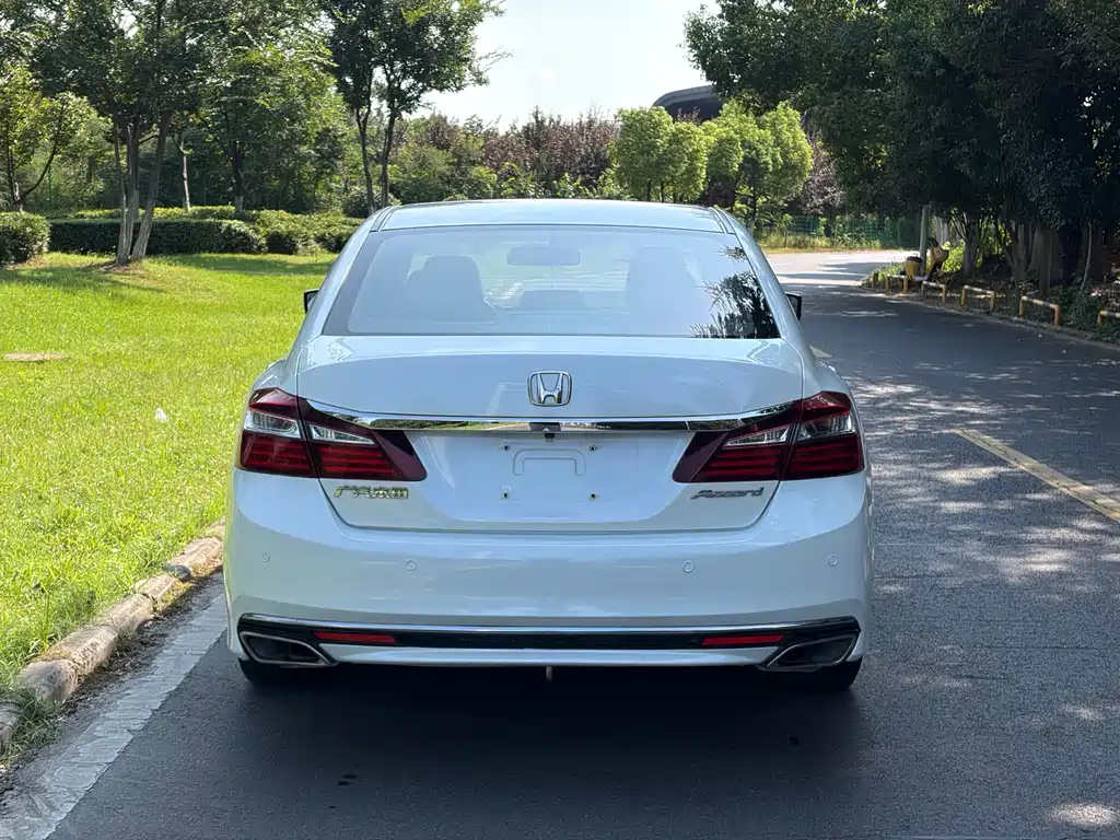 Honda Accord — миниатюра 13