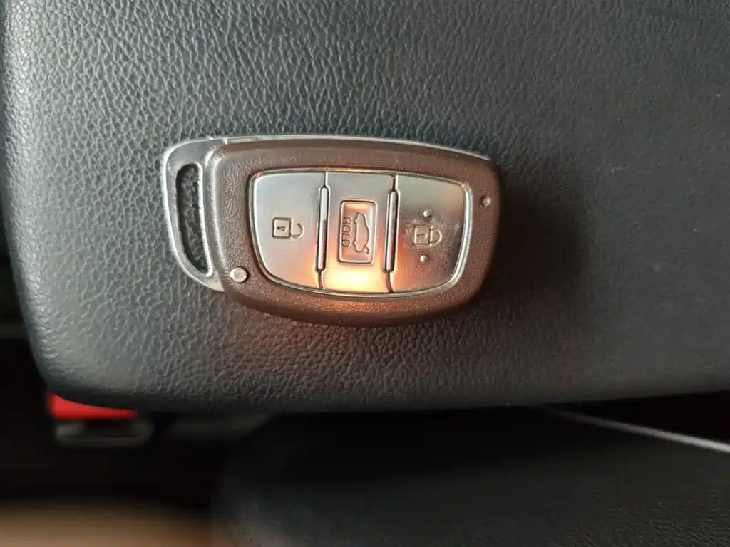 Hyundai Elantra — миниатюра 9