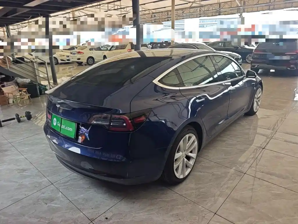 Tesla Model 3 — миниатюра 7