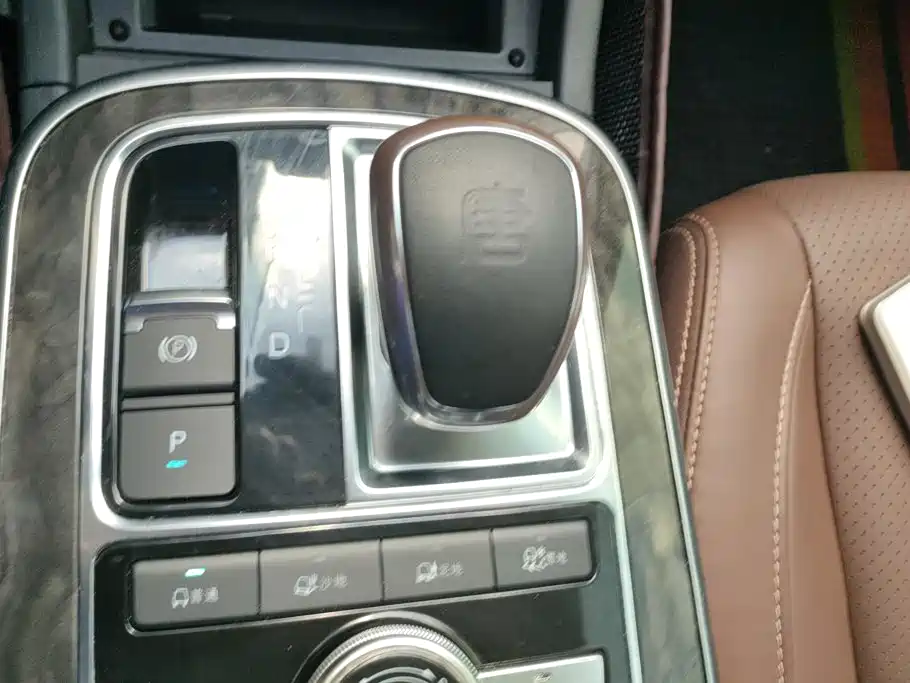 BYD Tang New Energy — миниатюра 16