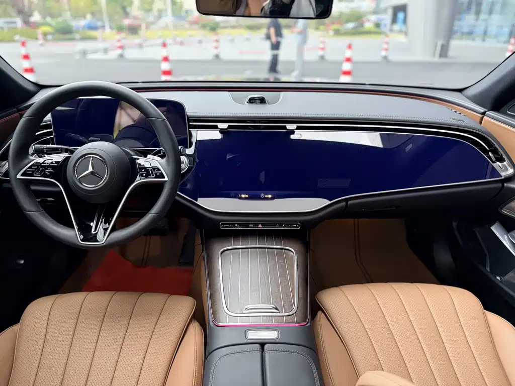 Mercedes-Benz E-Class — миниатюра 12