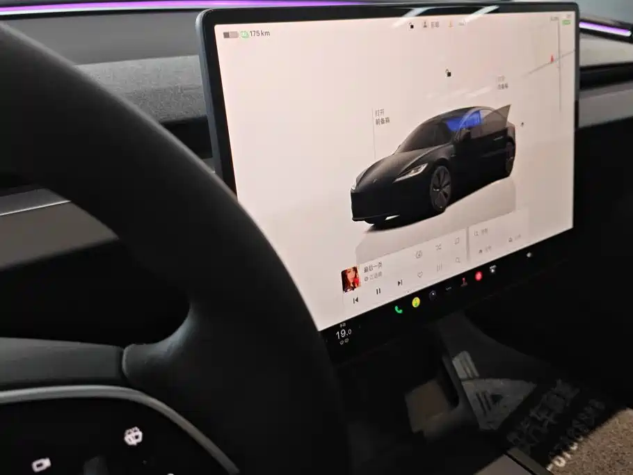 Tesla Model 3 — миниатюра 13