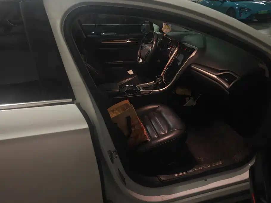 Ford Mondeo — миниатюра 8