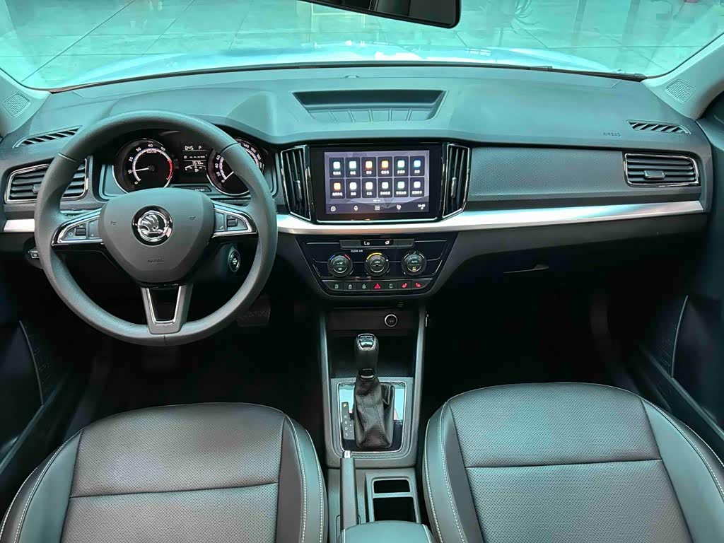 Skoda Kamiq 1.5 л 2024 г. Белый, пробег 3600 км